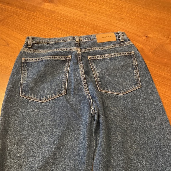 DL1961 Demie Straight high waisted wide leg jean. NWOT
Size 27 - Picture 7 of 8